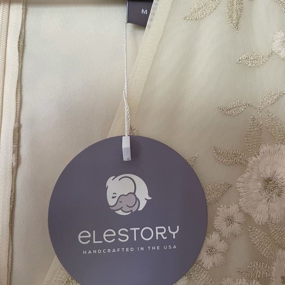 Heirloom Lace Wedding Gown - NWT - Picture 6 of 7